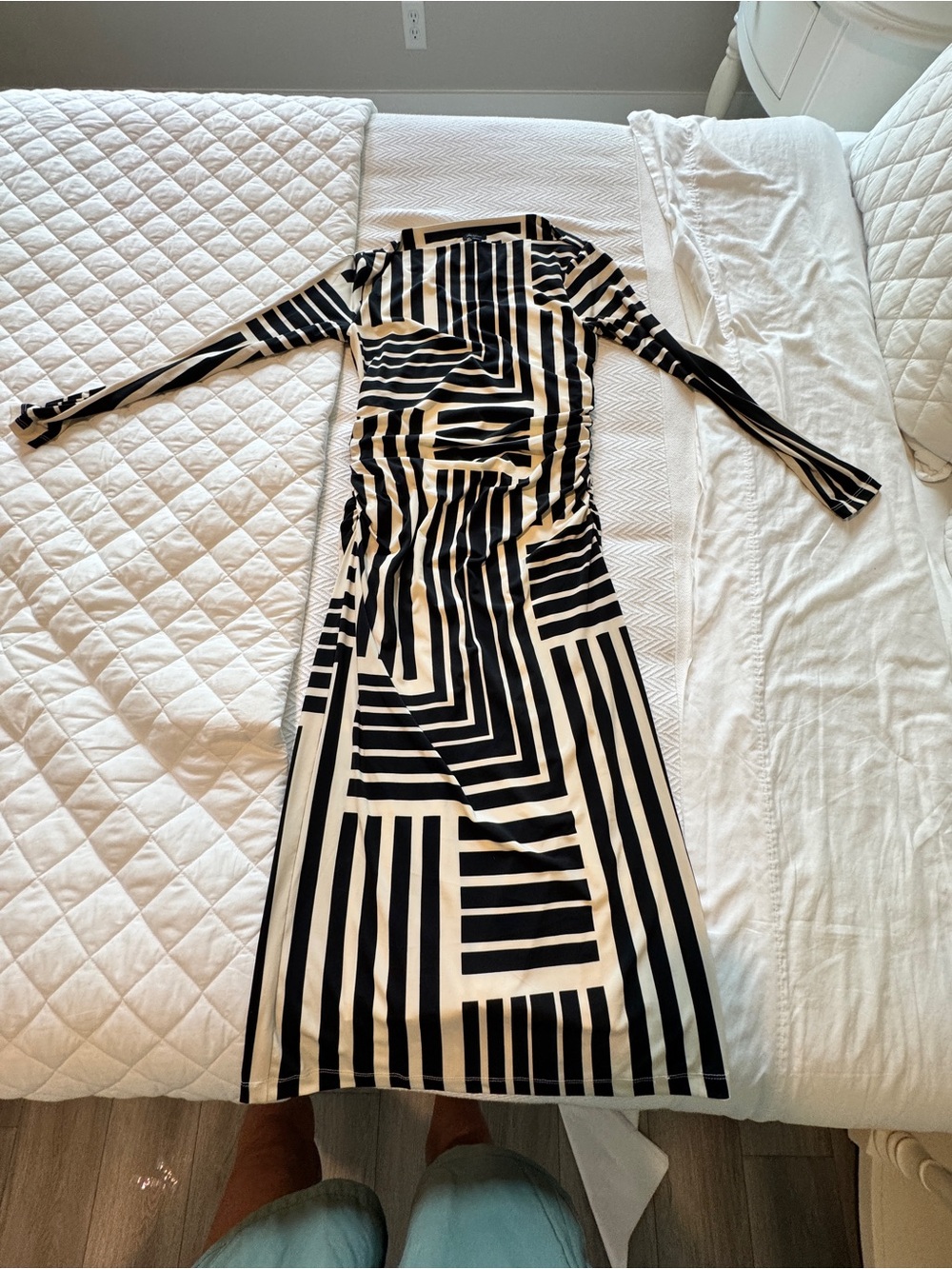 Ann Taylor Black & Cream Geometric Long-Sleeve Midi Dress